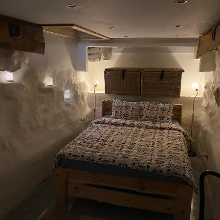 Kgb Bunker In The Old Town شقة