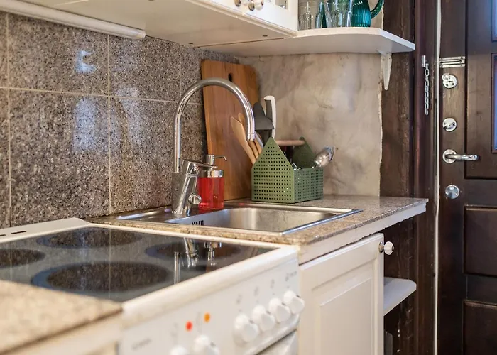 Kgb Bunker In The Old Town * تالين