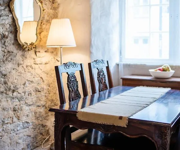 Kgb Bunker In The Old Town شقة *