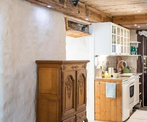 Kgb Bunker In The Old Town تالين